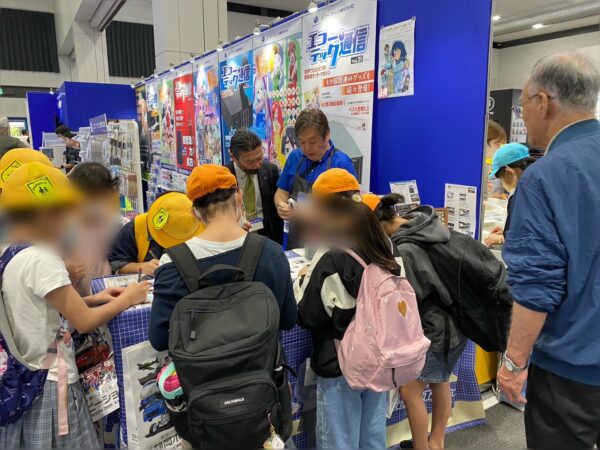 ドラパスブースはピグメントブラッシュペンでしおりに絵を書こう