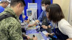 新入社員が機械説明に挑戦