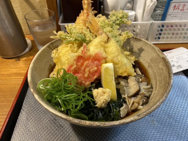 讃岐うどん房鶴越(新潟) 大海老天うどん