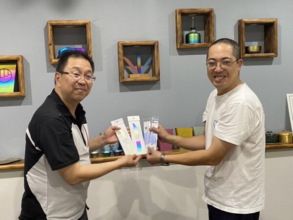 定規の交換式UHOLABO(左),新和メッキ工業右