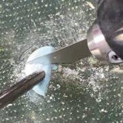 超音波カッターで薬を切ってみたら、色が変わってしまった