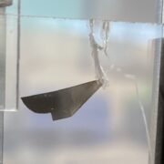 薄刃0.1mm、試験治具で1kgの重さで折れる