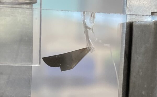 ZH69薄刃0.1mm_仮称_切断試験中に破断